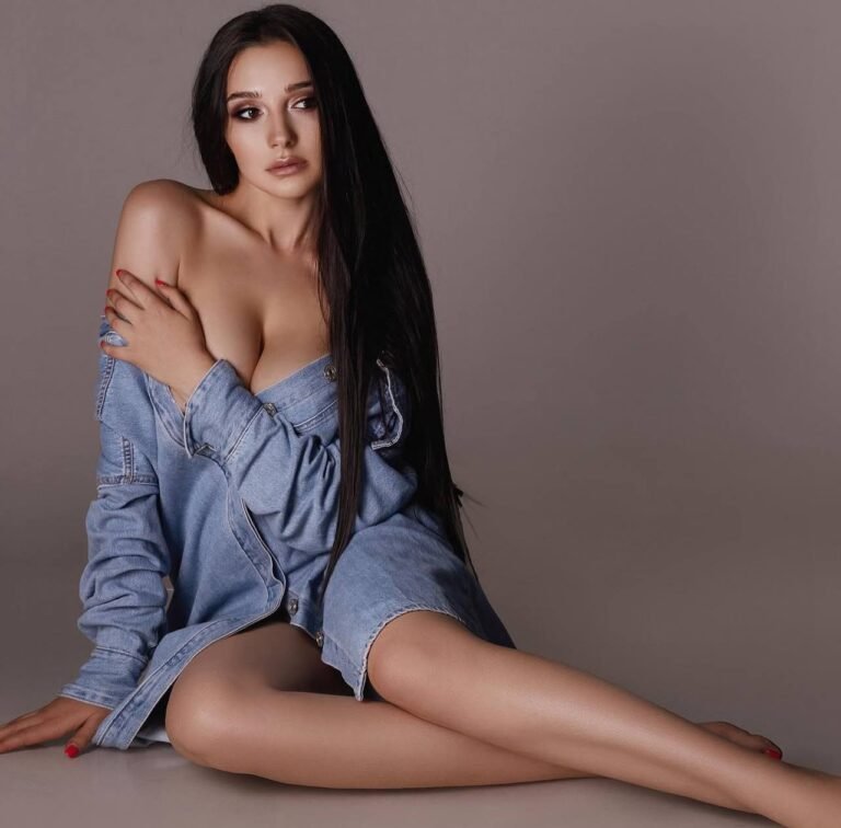Mila – Hot & Sexy Tall Euro Brunette Model